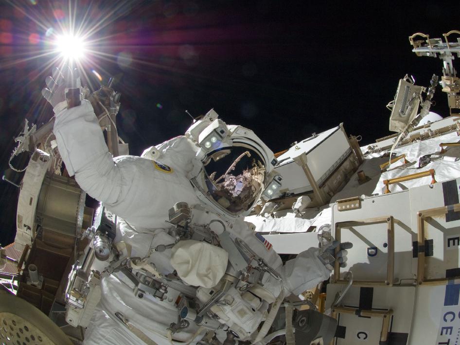 Astronaut 'Touches' the Sun in Spacewalk Photo