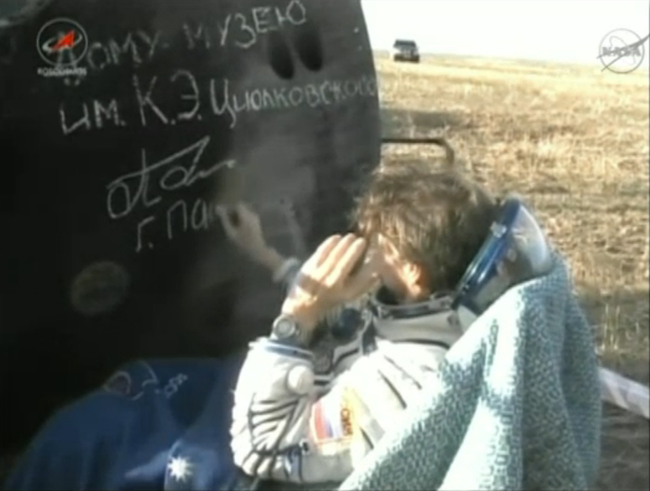 Expedition 32 Commander Signs Spaceship