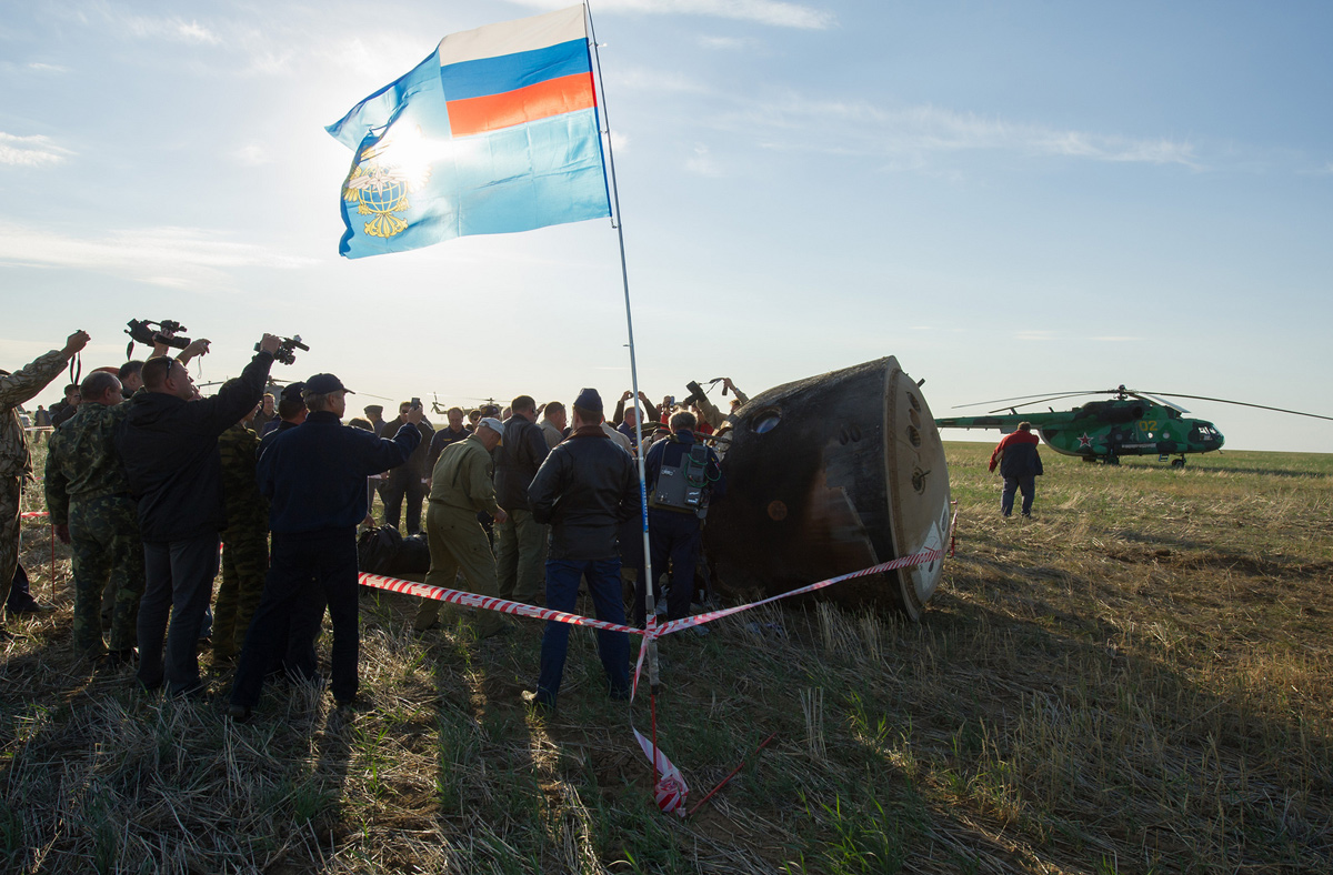 Expedition 32 Landing