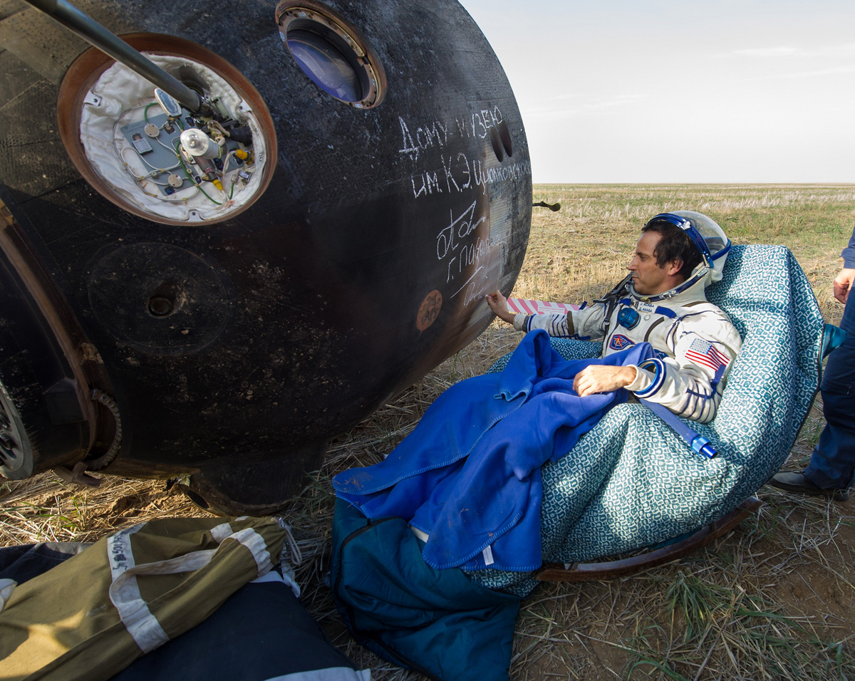 Expedition 32 Landing
