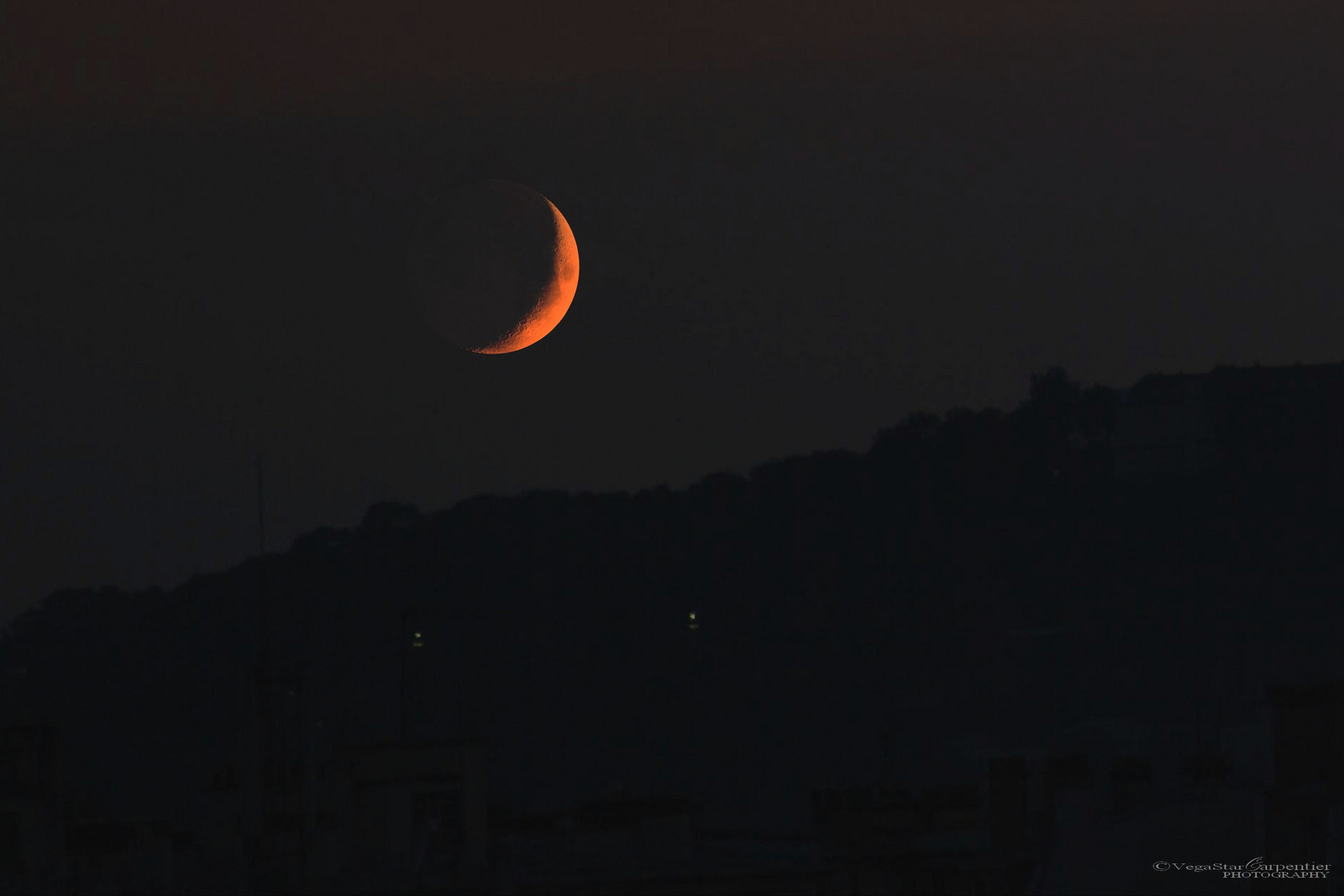 Photographer Spies Stunning Crescent Moon Over France