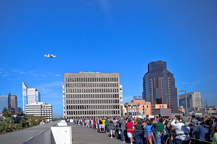 Shuttle Endeavour Over Sacramento: Crowds