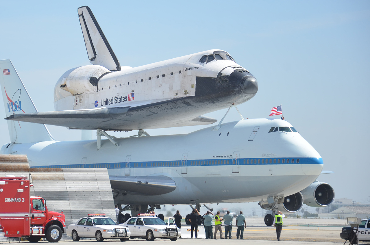 Shuttle Endeavour Lands in L.A.