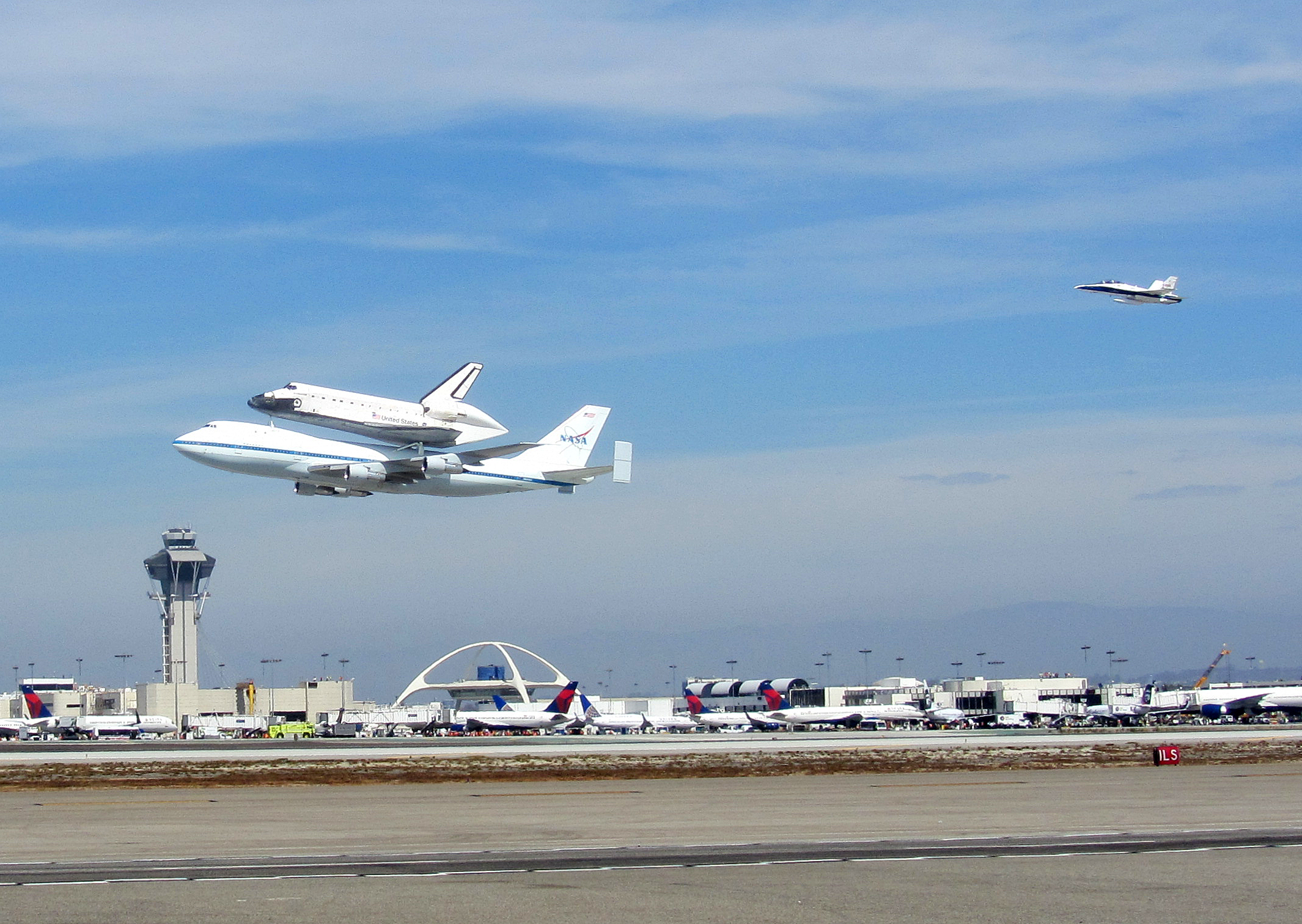 Shuttle Endeavour Flies Over LAX