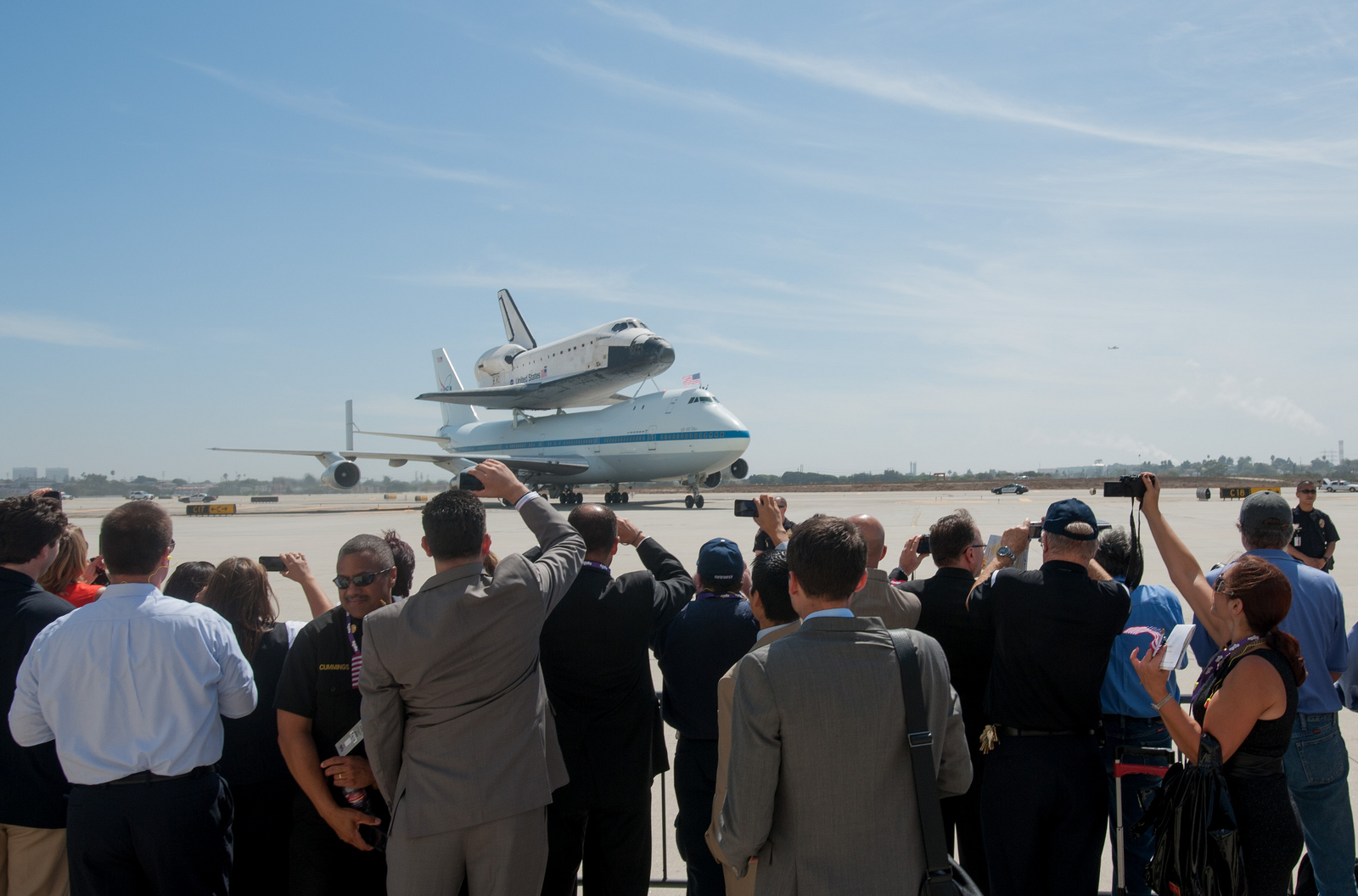 Shuttle Endeavour Lands in L.A.