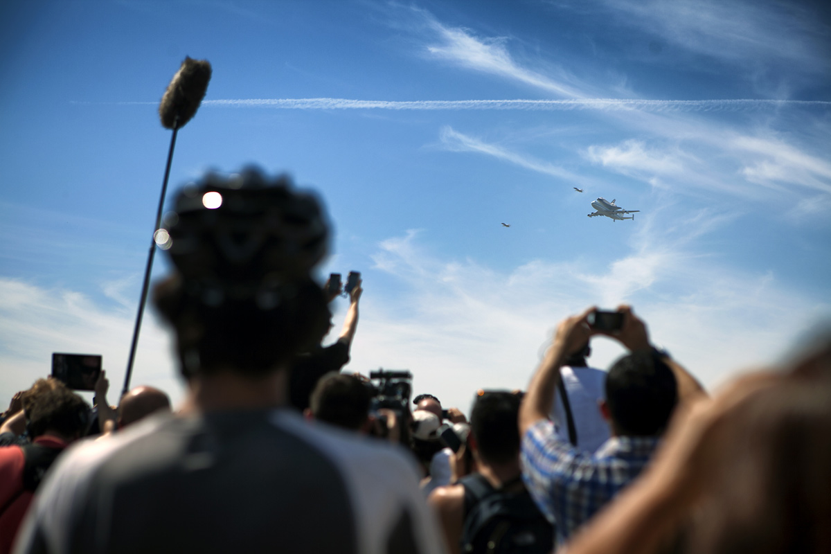 Spectators Greet Endeavour at Griffith Observatory #2