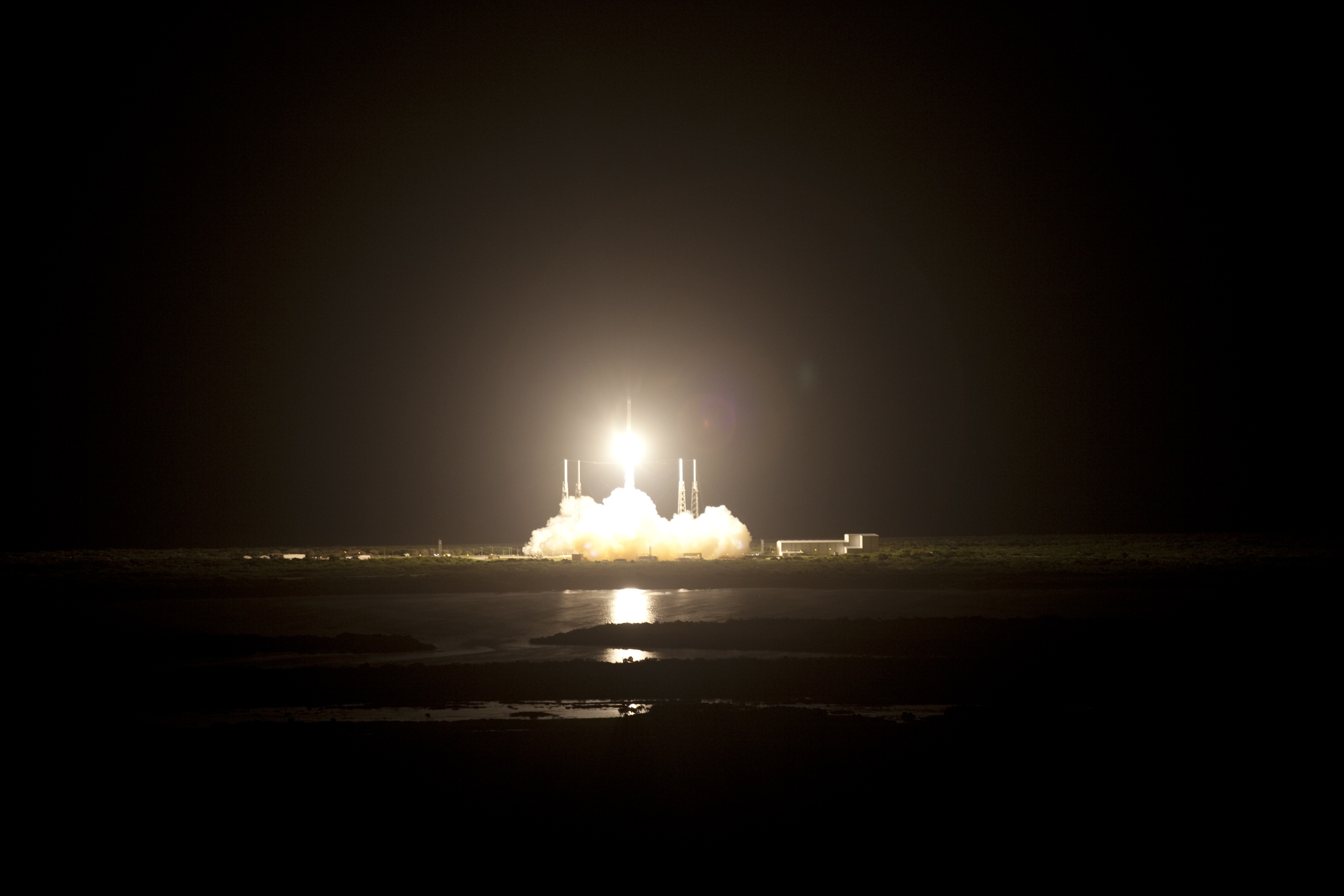 SpaceX Dragon Launches on 1st Space Station Cargo Trip