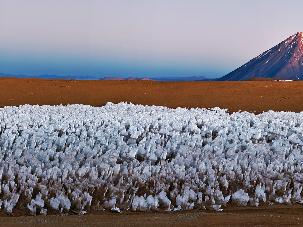 Iconic Licancabur Watches Over Chajnantor