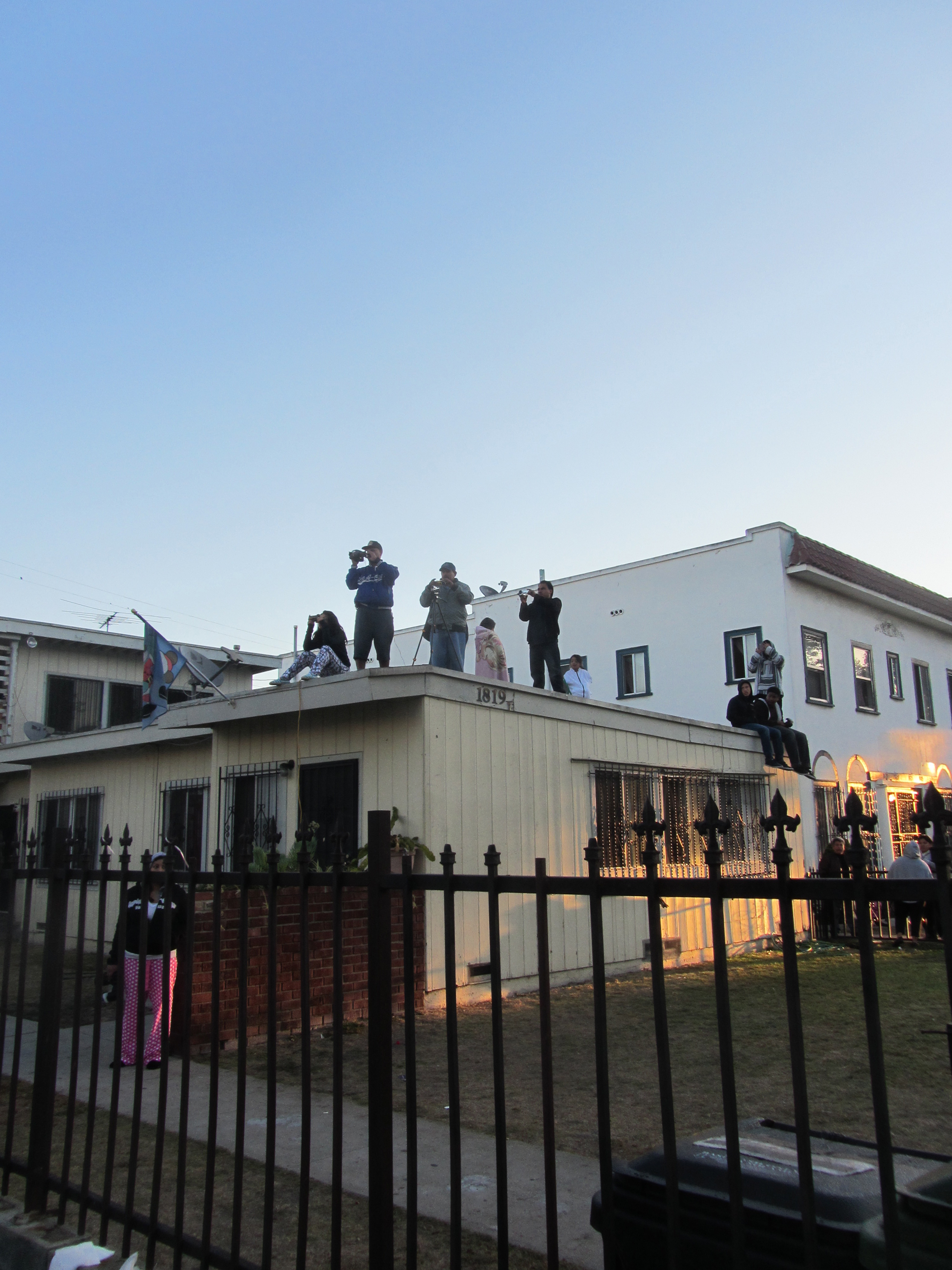 Watching Shuttle Endeavour from the Rooftops