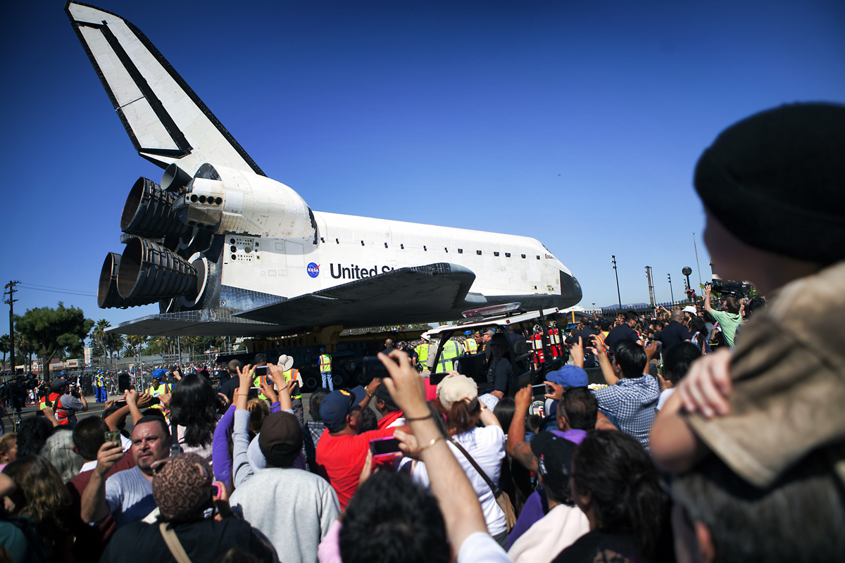 Endeavour Turns Onto Menlo Ave. #2