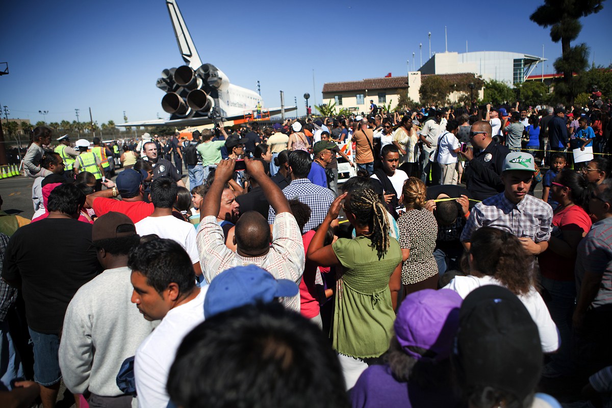 Endeavour Turns Onto Menlo Ave. #3