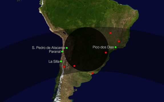 This diagram shows the path of the shadow of the dwarf planet Makemake during an occultation of a faint star in April 2011, which revealed that it lacked an atmosphere. Several sites in South America, including ESO’s La Silla and Paranal Observatories, saw the star disappear briefly as its light was blocked by Makemake.