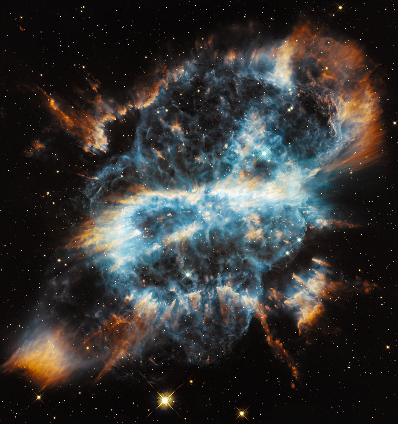 Hubble Nebula Photo Reveals Cosmic Christmas Ornament