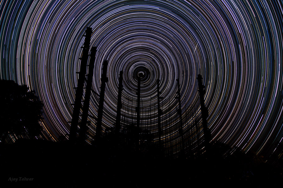 Spectacular Star Trails Arc Over Himalayan Peak (Photo)