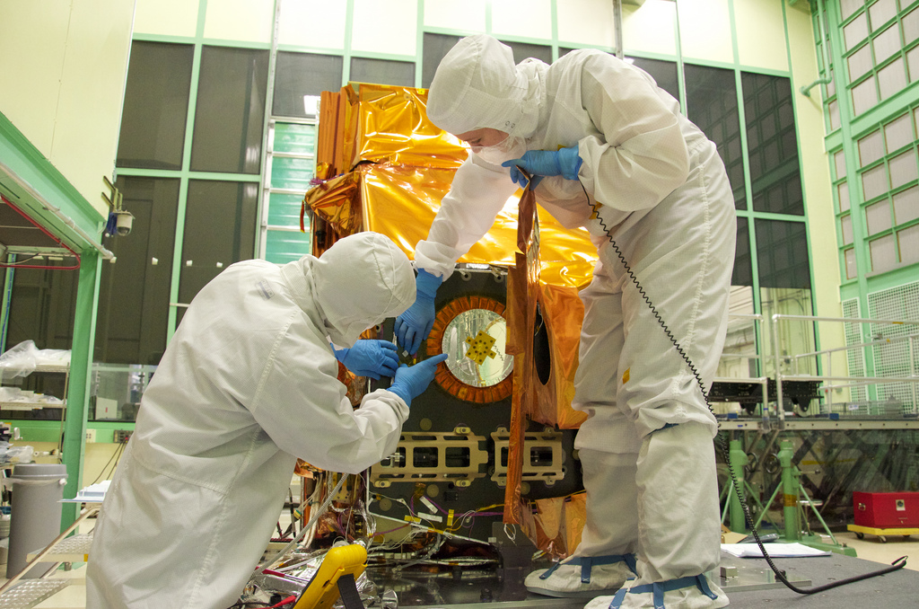 Assembly of Landsat's Instruments