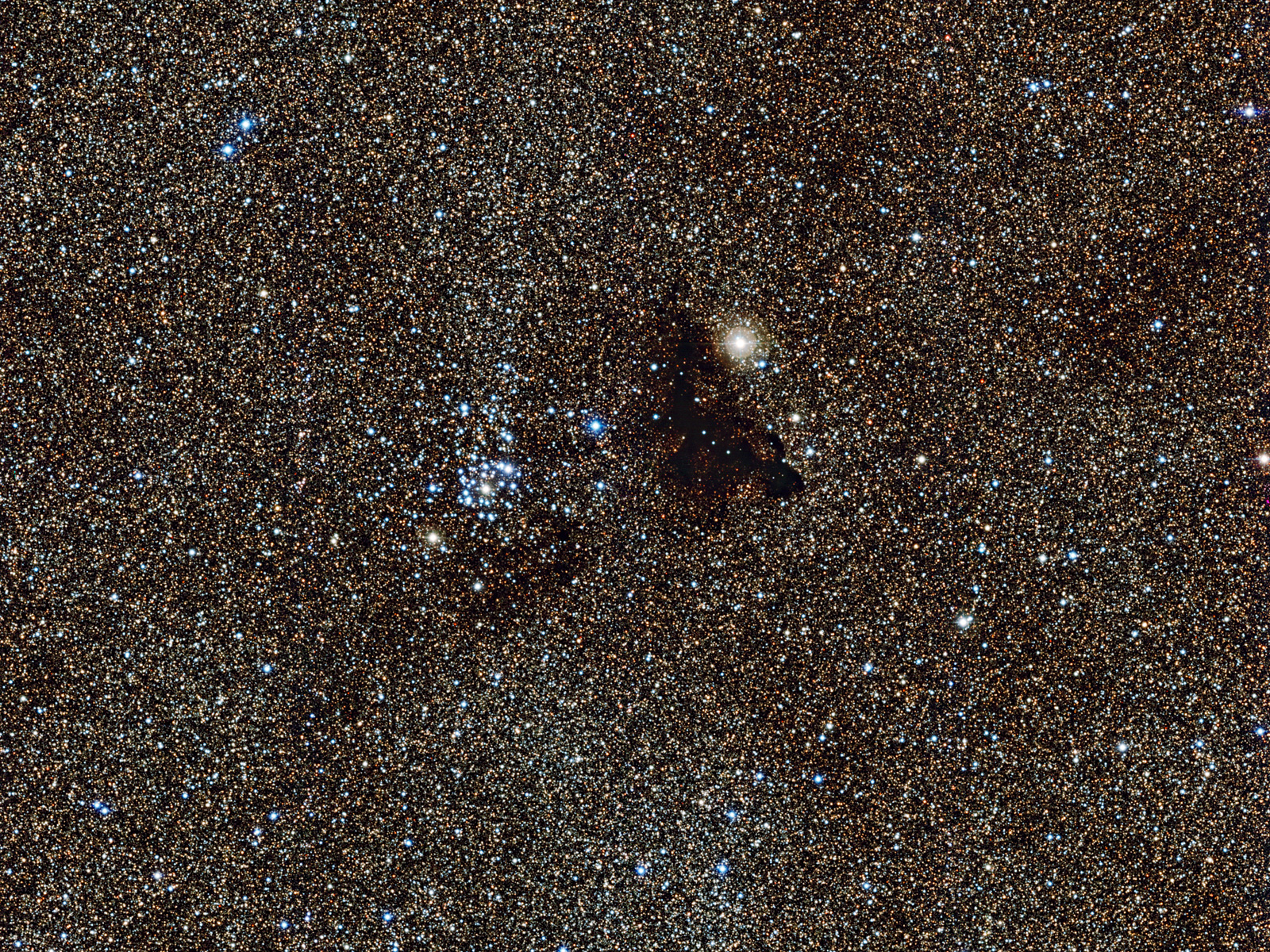 Star Cluster NGC 6520 and Dark Cloud Barnard 86 Space Wallpaper 1600