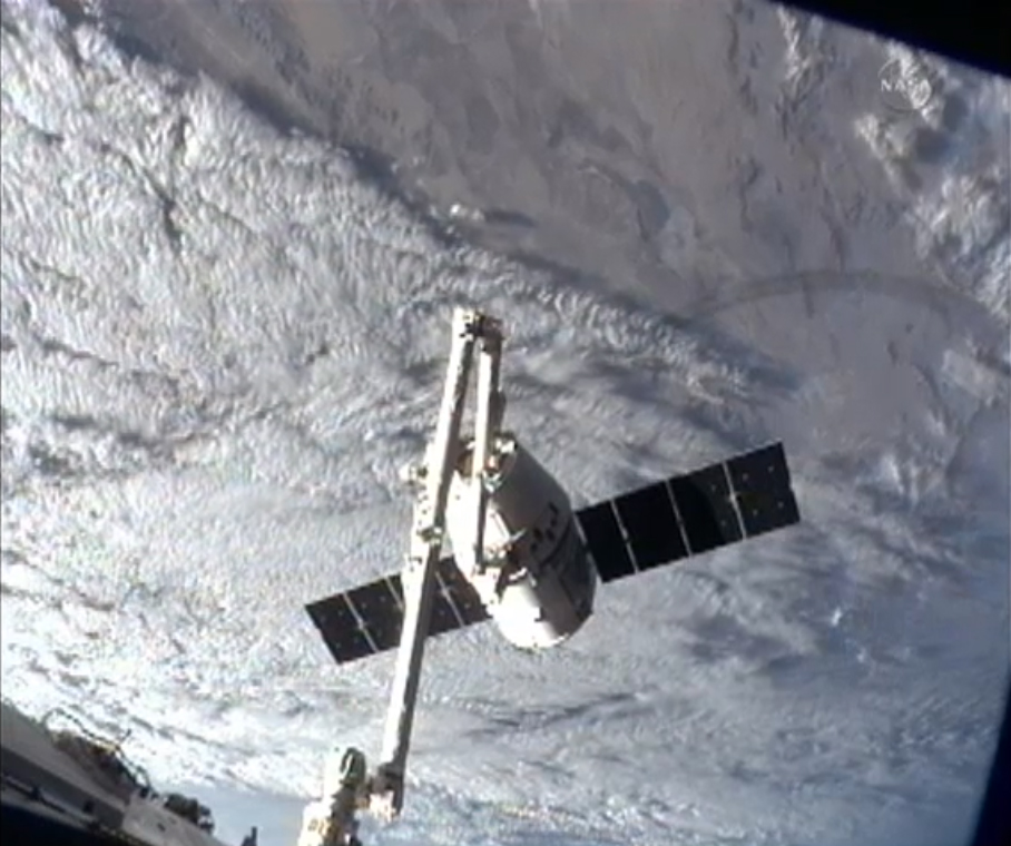 SpaceX Dragon and Earth's Clouds