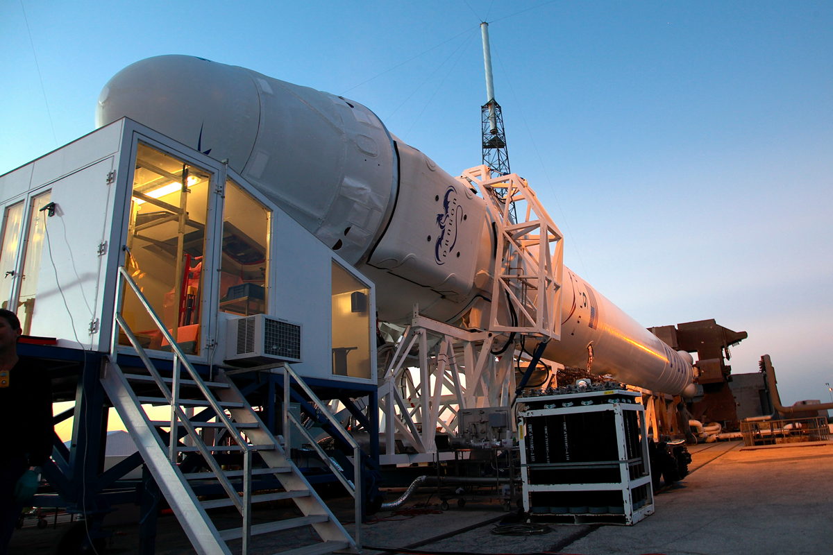 Late Cargo Load into Dragon Capsule