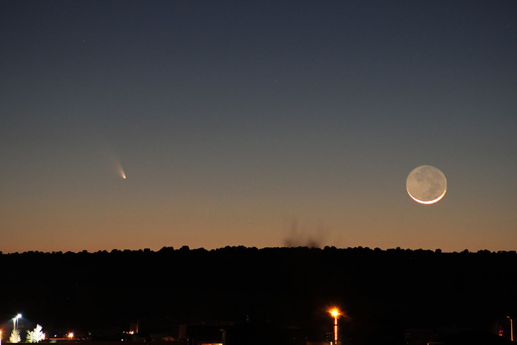Moon and Comet Pan-STARRS Over Rio Rancho, NM