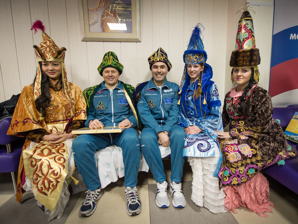 Expedition 34 Astronauts Posing for Photo