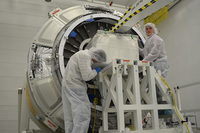 Cargo Bag Insertion into Pressurized Cargo Module