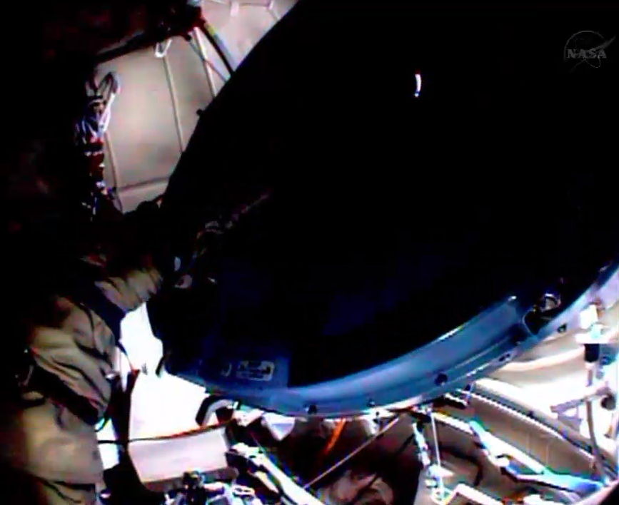Hatch Closure after Russian EVA
