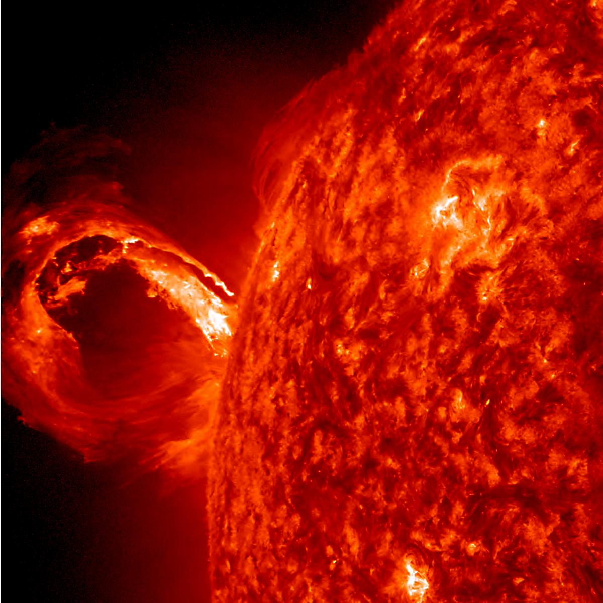 Gigantic Rolling Wave Captured on the Sun