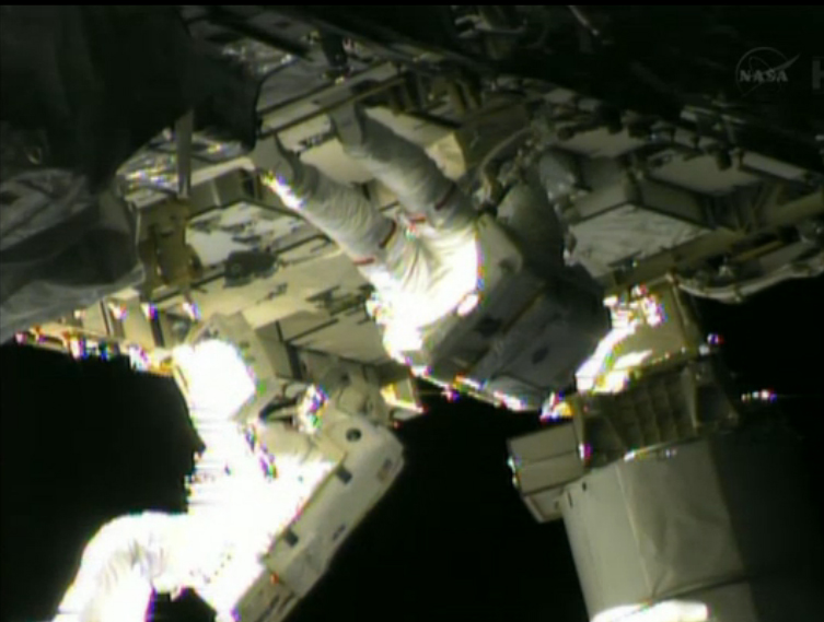 Astronauts Hunt for Space Station Ammonia Leak (Spacewalk Photos)