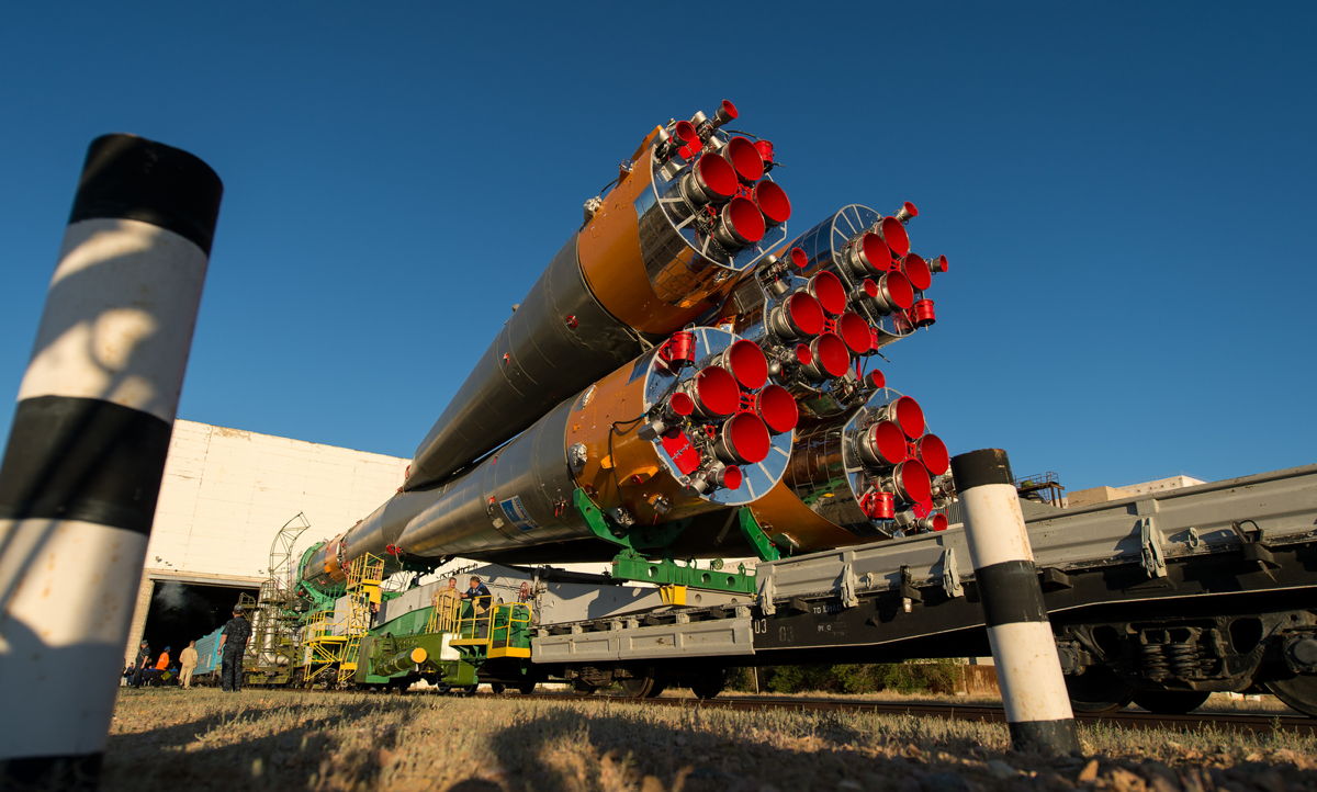 Soyuz TMA-09M Spacecraft Rolled Out