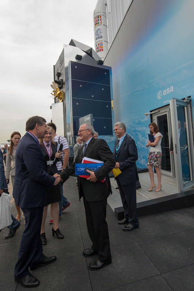 ESA Director General Welcomes Vladimir Popovkin, Head of Roscomos
