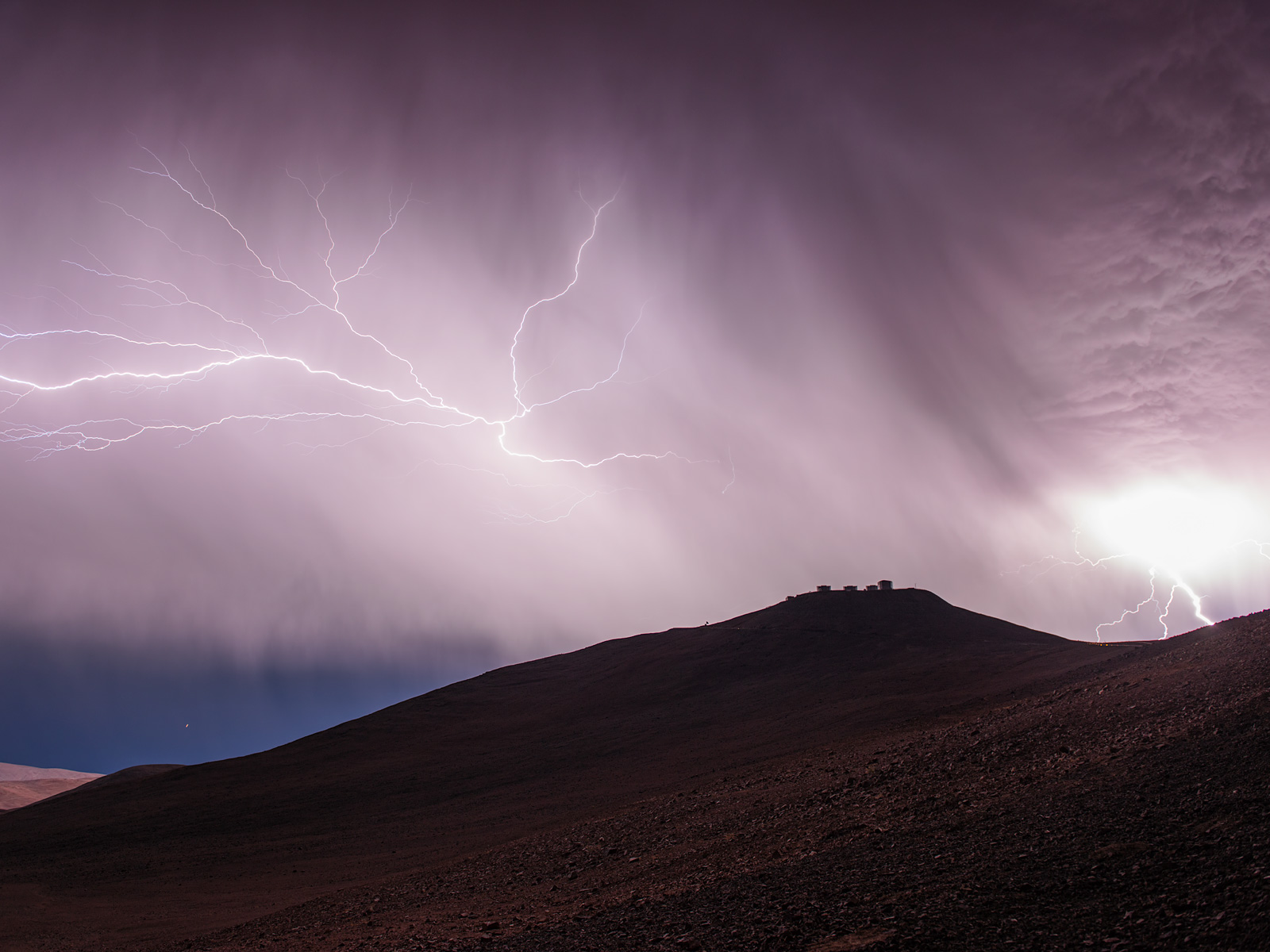 Thunder and Lightning Over Paranal space wallpaper