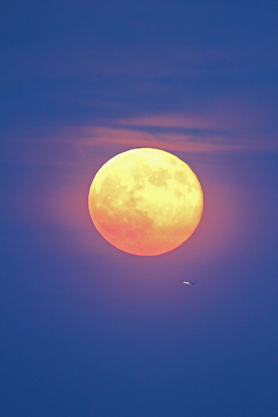 Supermoon Full Moon Over Boston: 2013