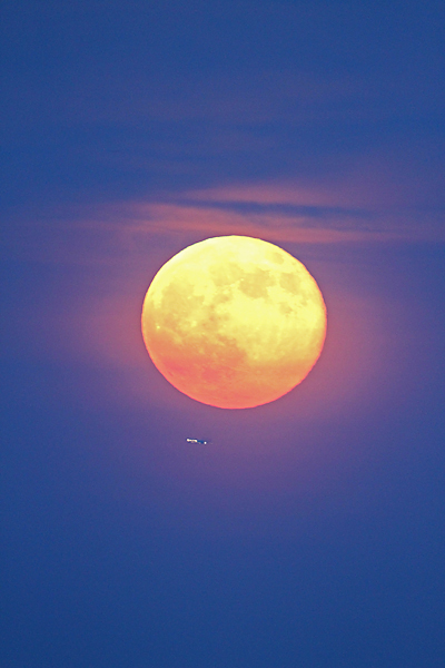 Supermoon Full Moon Over Boston: 2013