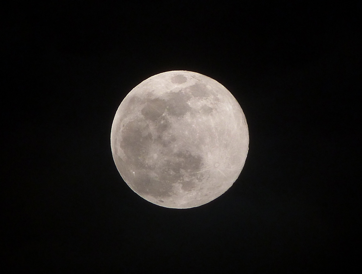 June 2013 Supermoon Seen Over the Phillipines