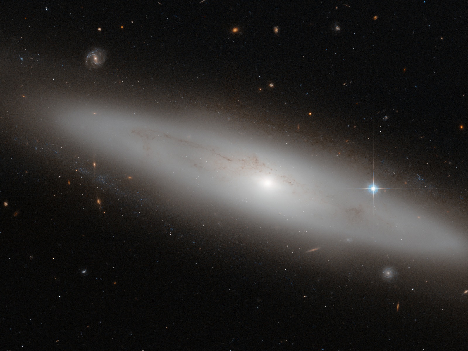 Lenticular Galaxy NGC 4866 space wallpaper
