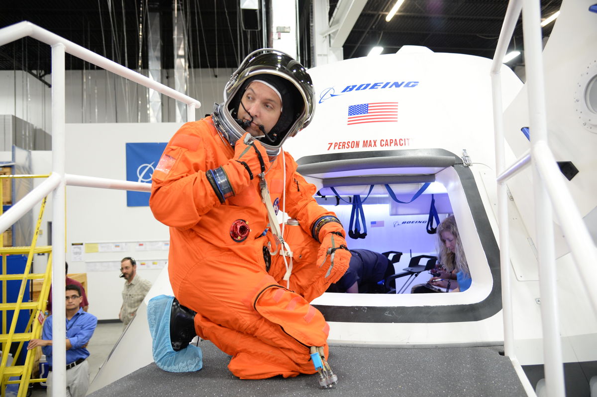 Bresnik Prepares to Enter CST-100