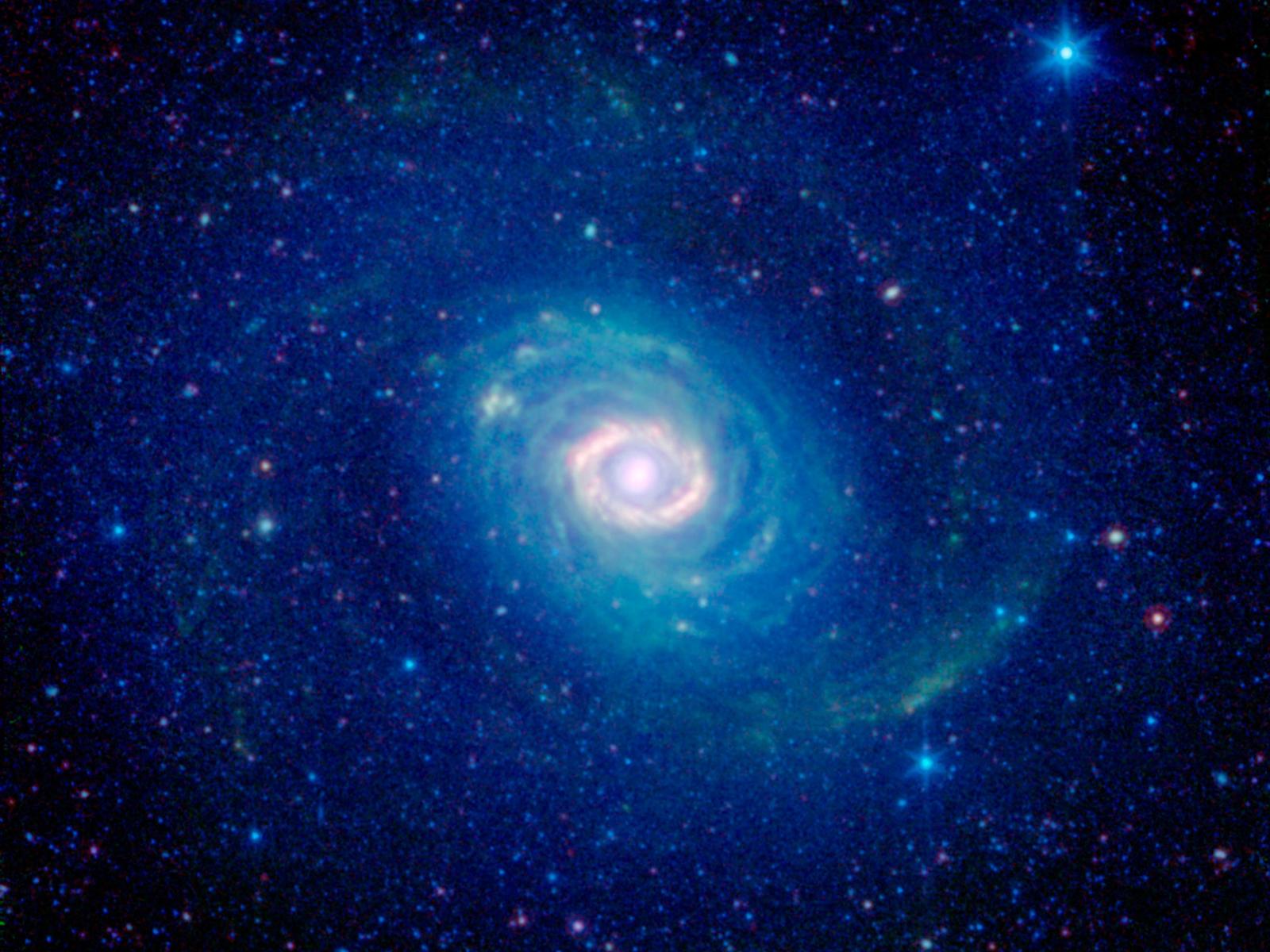 Messier 94 space wallpaper