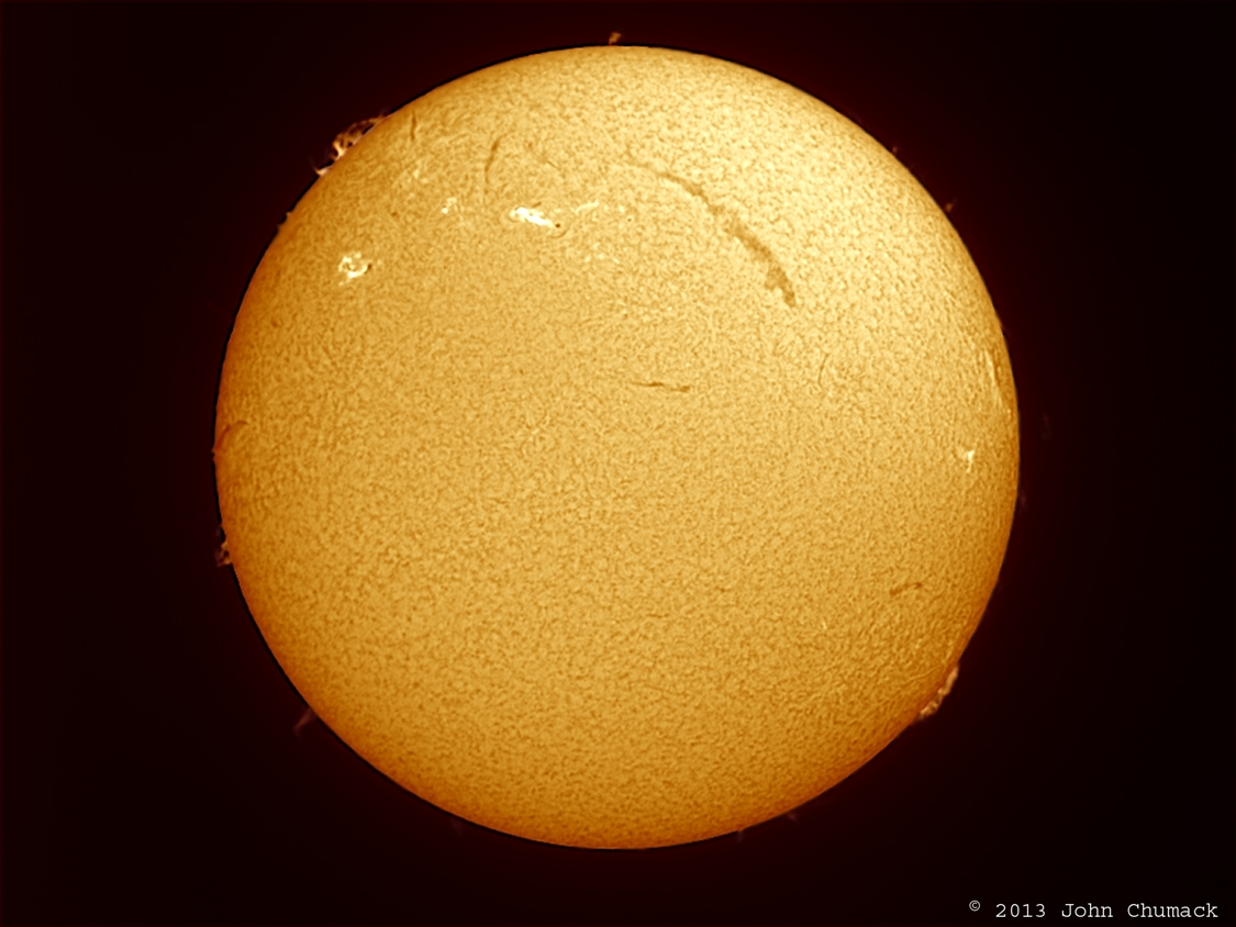 Photographer Spots Giant Snake-Like Tendril on the Sun (Photo)