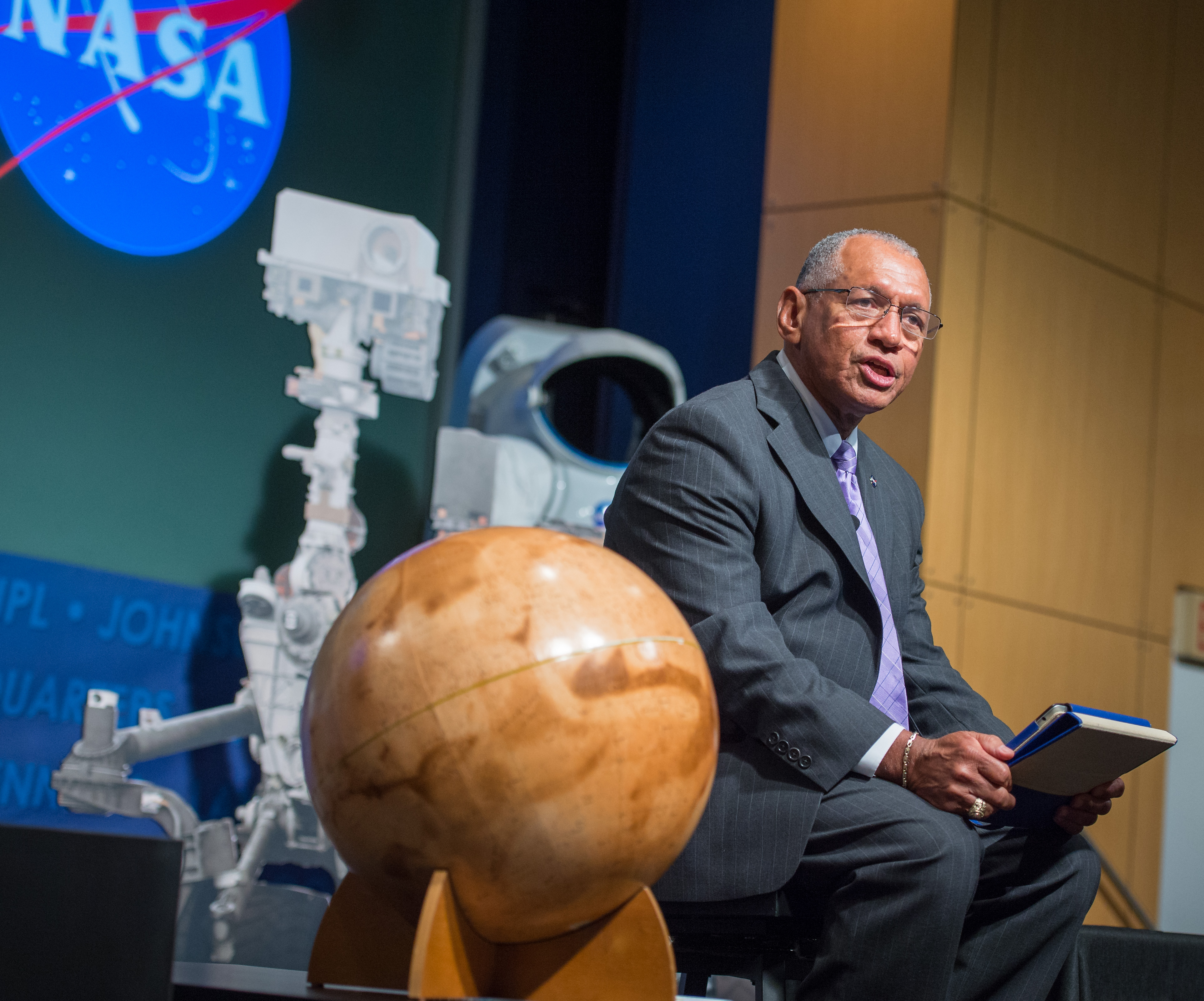 Charles Bolden Speaks at Curiosity's First Anniversary Event