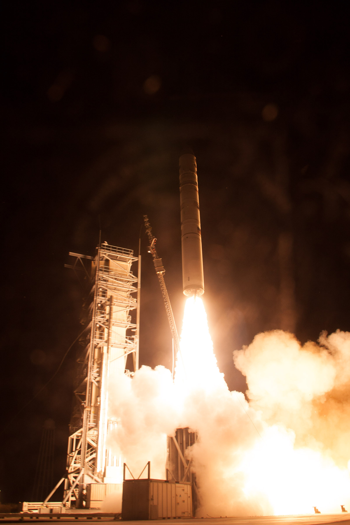 NASA LADEE Launches Toward the Moon