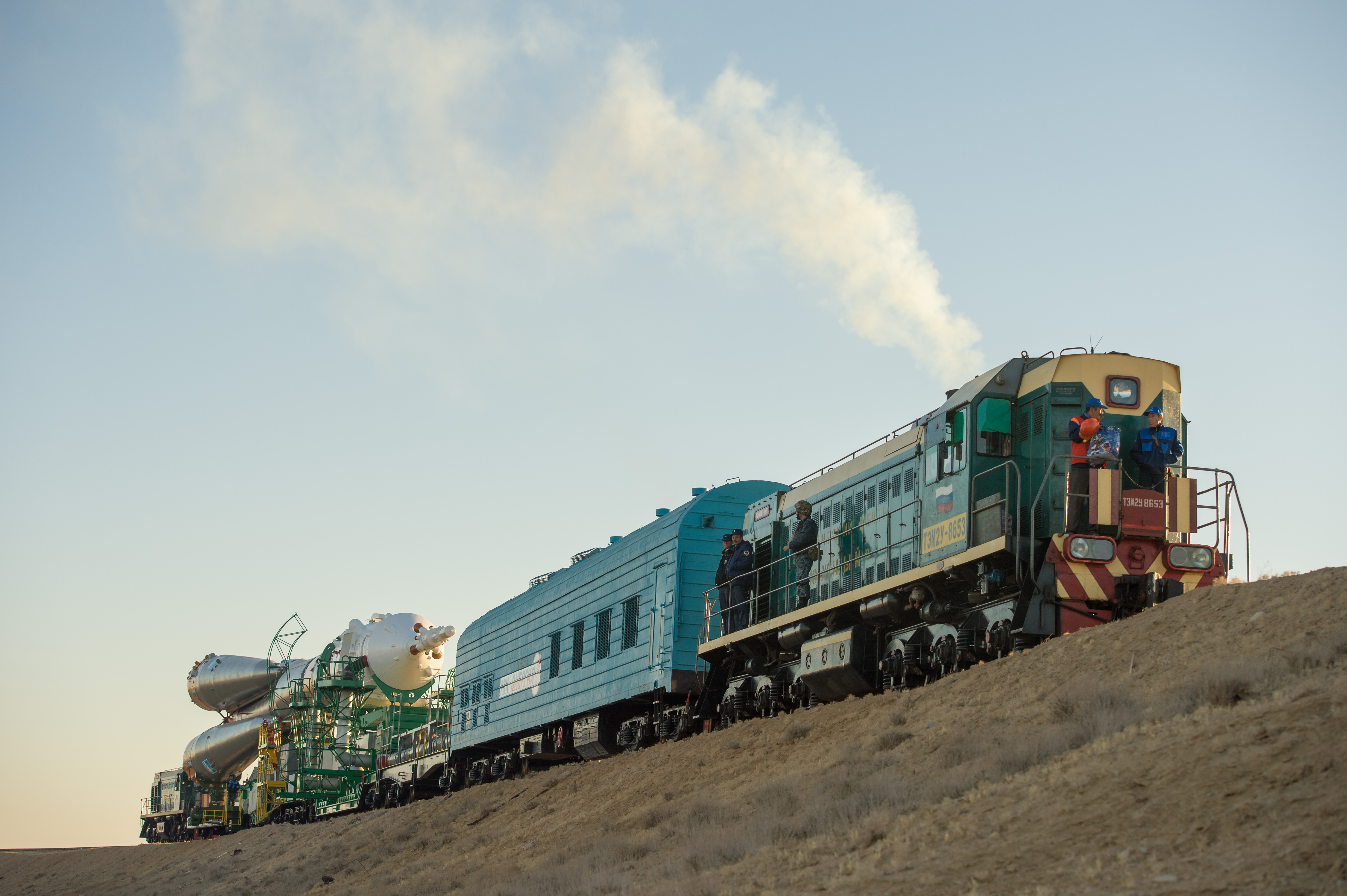 Expedition 37: Train Carries Soyuz Rocket to Launch Pad
