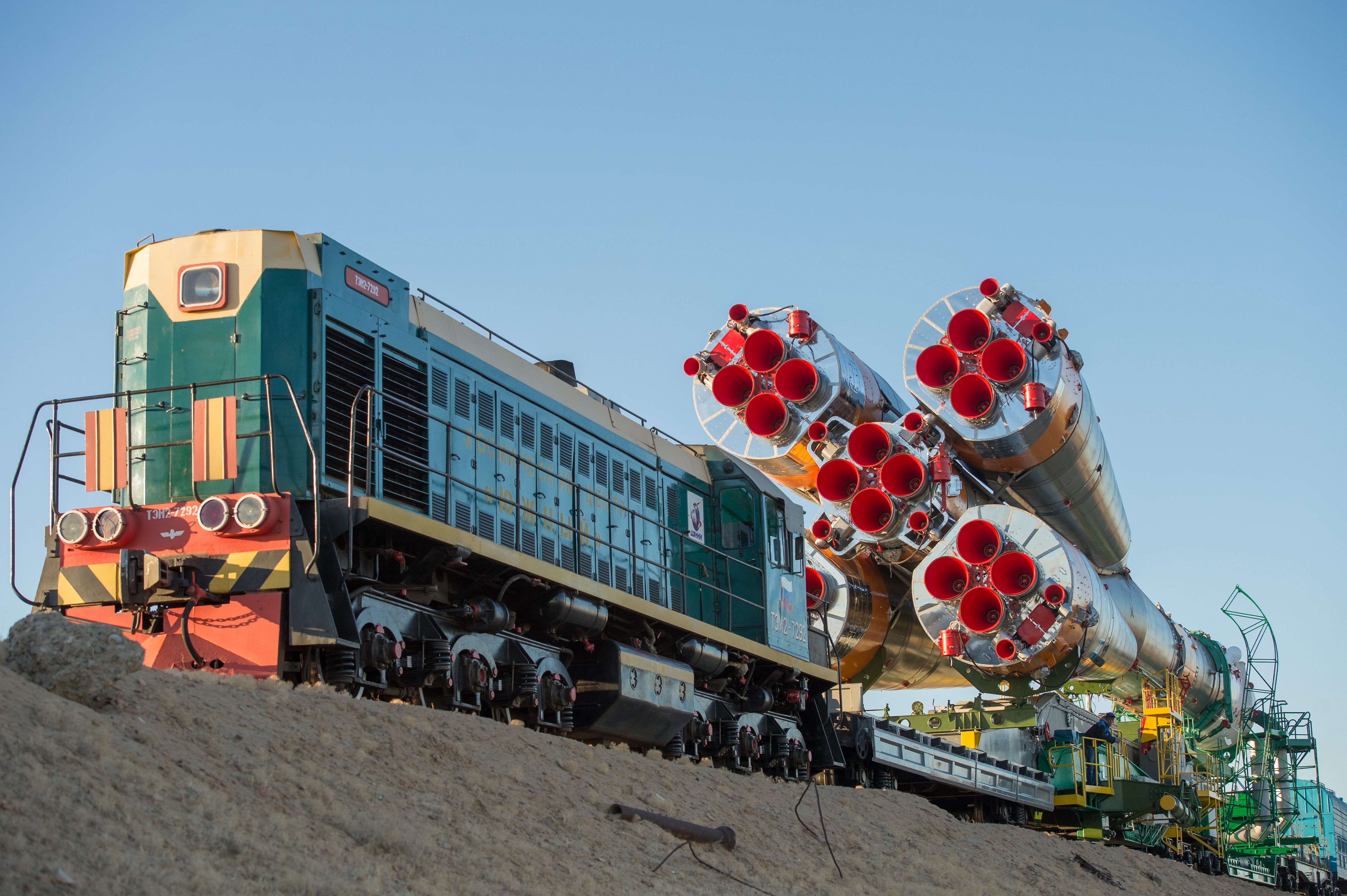 Expedition 37: Rocket Rolls Out in Kazakhstan