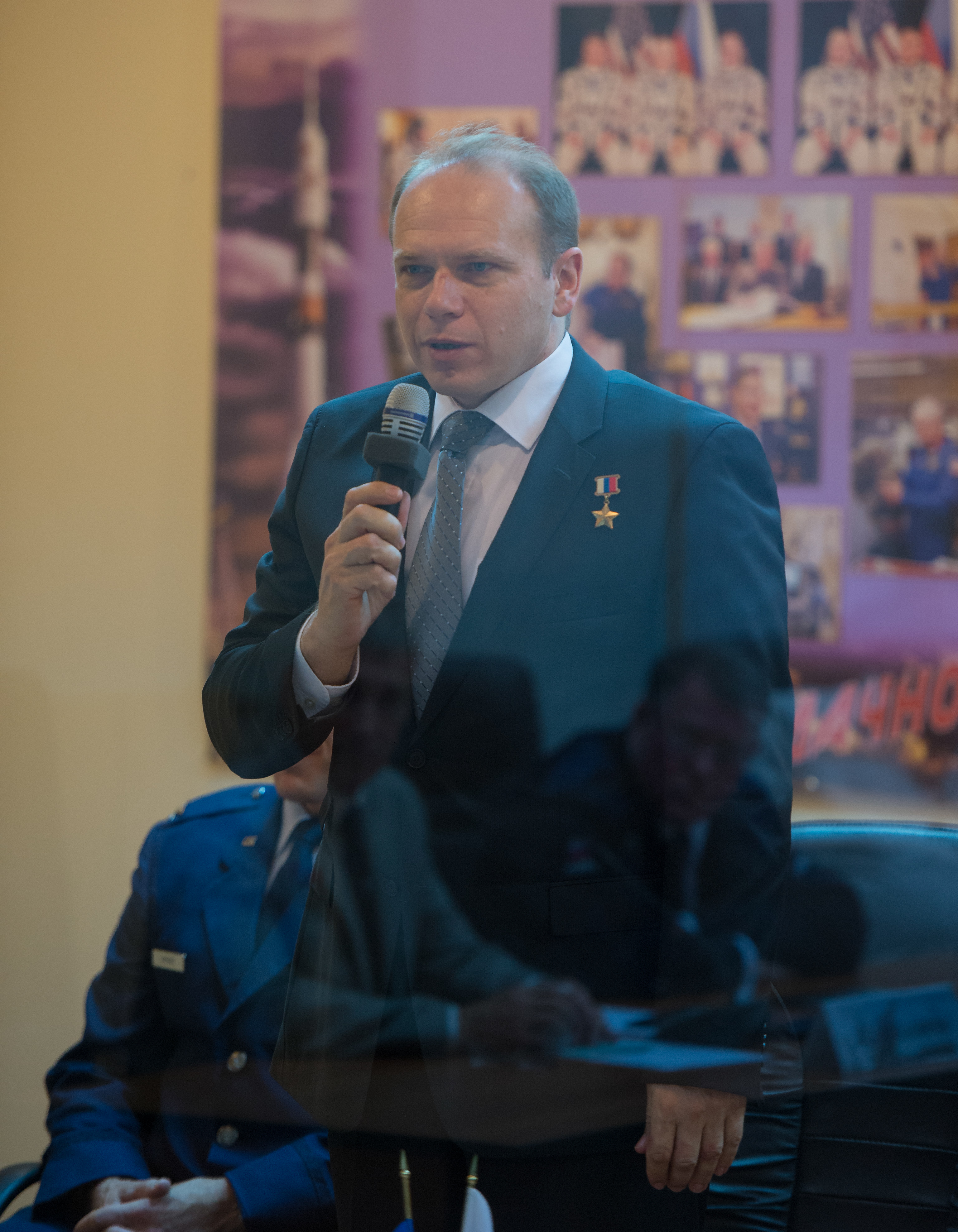 Expedition 37: Soyuz Commander Talks at State Commission Meeting