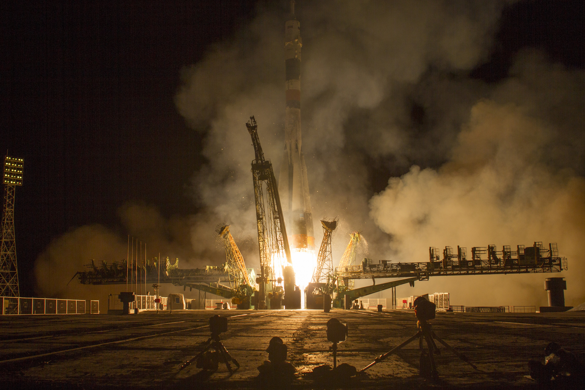 Soyuz Spacecraft Launches Expedition 37 Crew
