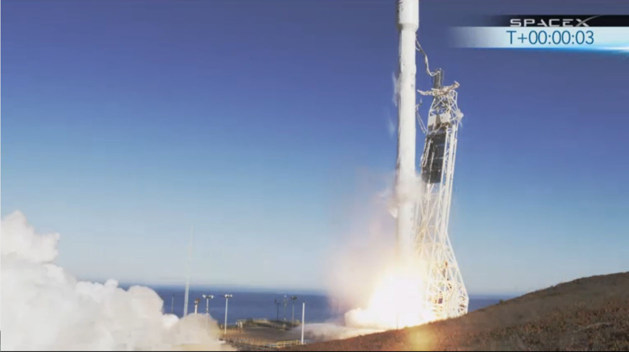 LIFTOFF! SpaceX's New Falcon 9 Rocket Launches