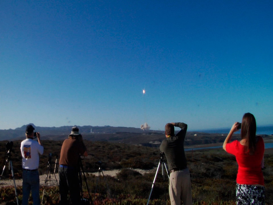 Distant Press View of Falcon 9 Launch