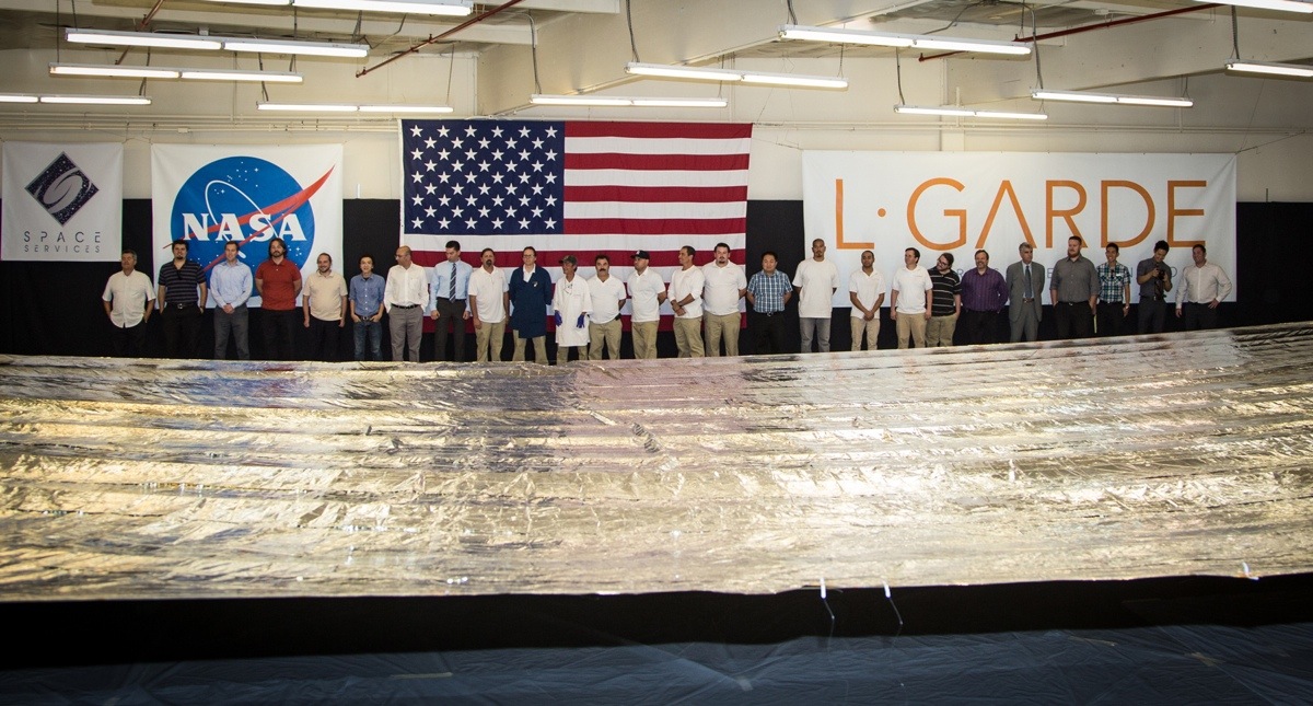 Sunjammer Team in Front of Sail