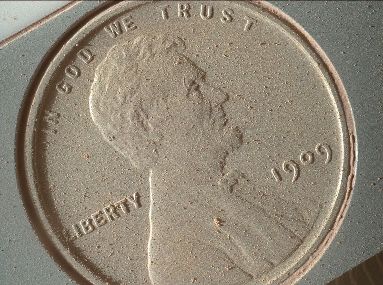 Red Cent: Mars Rover Curiosity Snaps High-Res Pic of Penny Payload