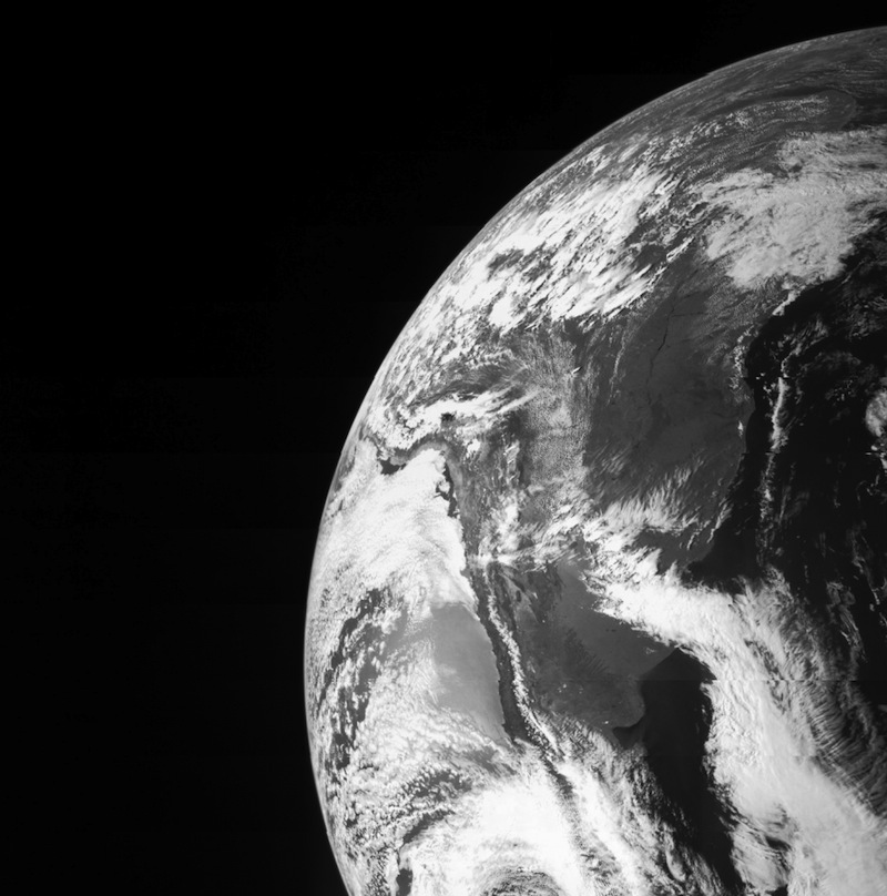 NASA Spacecraft Snaps Amazing Photo of Earth En Route to Jupiter
