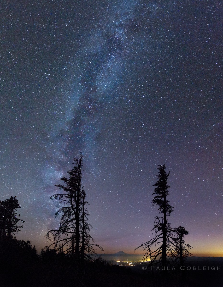 Stargazer Snaps Stunning Milky Way Photo of Mount Rainier (Image)